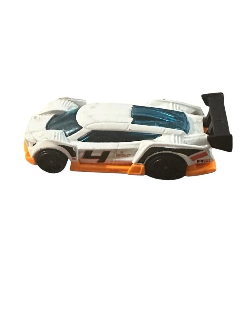 2016 HOT WHEELS SUPER BLITZEN #4 WHITE 1:64 DIECAST RACE CAR W/ ORANGE & BLUE